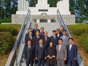 자유한국당 권기창 안동시장 후보, 후보자등록 후 충혼탑 참배