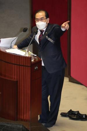 태영호 국민의힘 의원 무제한토론  “北주민 눈귀 막는 법은 분단 이후 처음”
