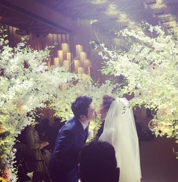 신지수는 지난해 11월 4살 음악 프로듀서 이하이와 비공개 결혼식을 올렸다. (사진=이하이 SNS)