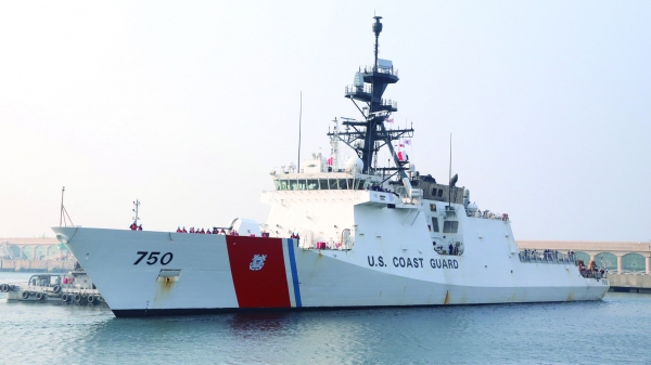 제주민군복합항에 입항한 미 해안경비대 소속 버솔프함(4500톤)