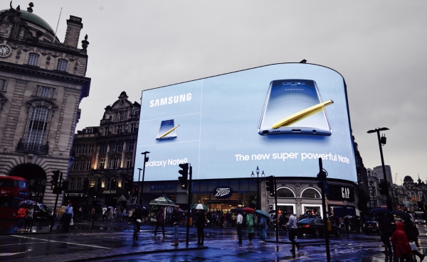 런던 중심가의 삼성 광고. 삼성은 해외에 한국을 알리는 역할도 했다/. 삼성 제공