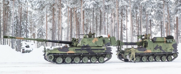 노르웨이 육군이 채택한 한국의 K-9 자주포와 K-10 탄약운반 장갑차. 한화디펜스에서 생산하는 K-9 자주포는 자주포 부문에서는 세계적 베스트셀러가 되고 있다. /한화디펜스