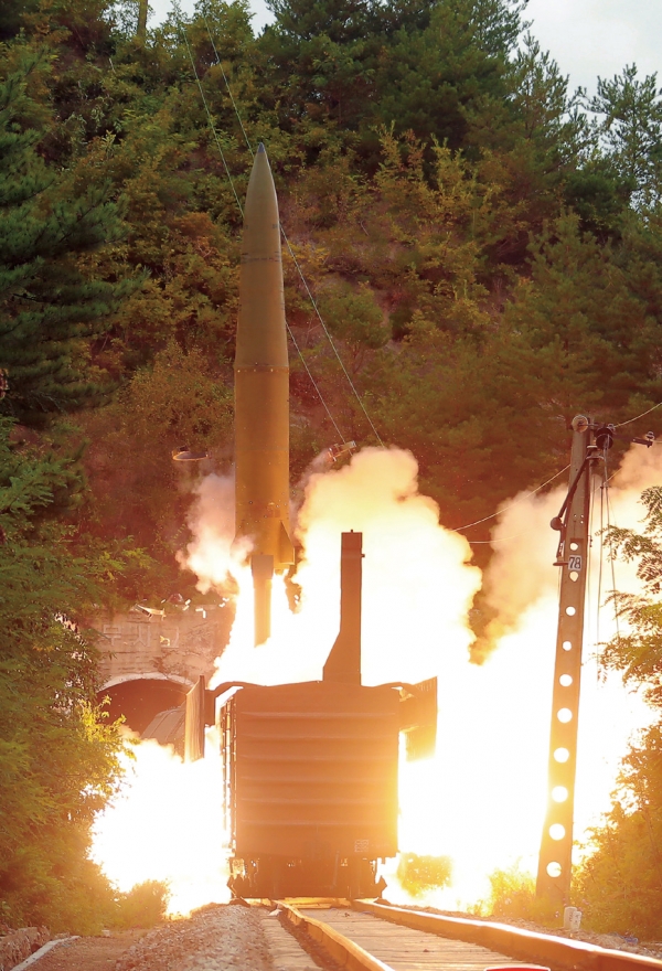 9월 15일 북한 철도기동미사일연대에서 발사한 탄도미사일/연합