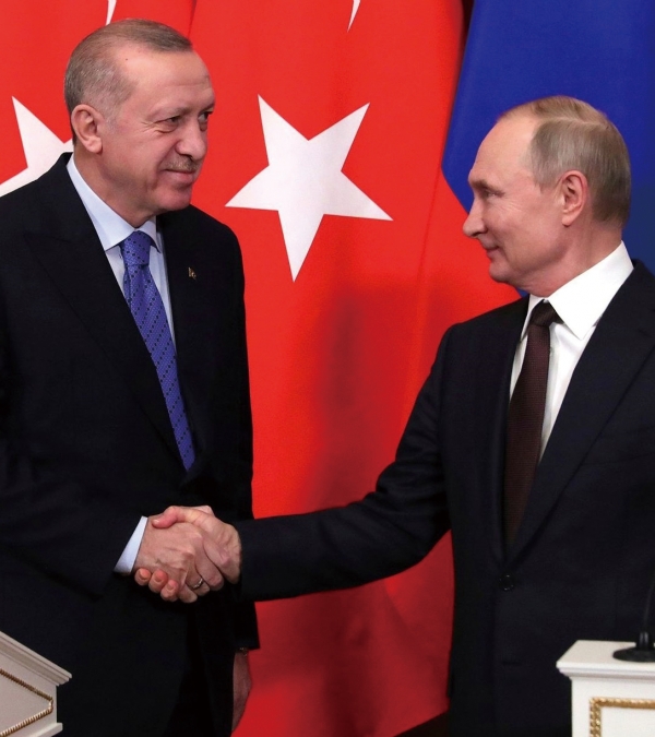 에르도안 튀르키예 대통령(좌)과 푸틴 러시아 대통령과의 정상회담 모습. 에르도안은 친러시아 정책으로 러시아산 S-400미사일을 도입하면서 미국과 갈등을 빚었다.