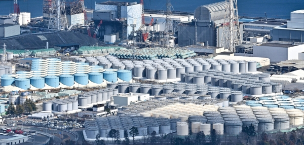 후쿠시마 원자력 발전소 주변에 적재된 오염수 탱크